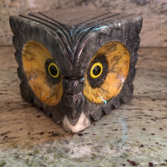 NWT. Square marble carved set of owls - Picture 3 of 7